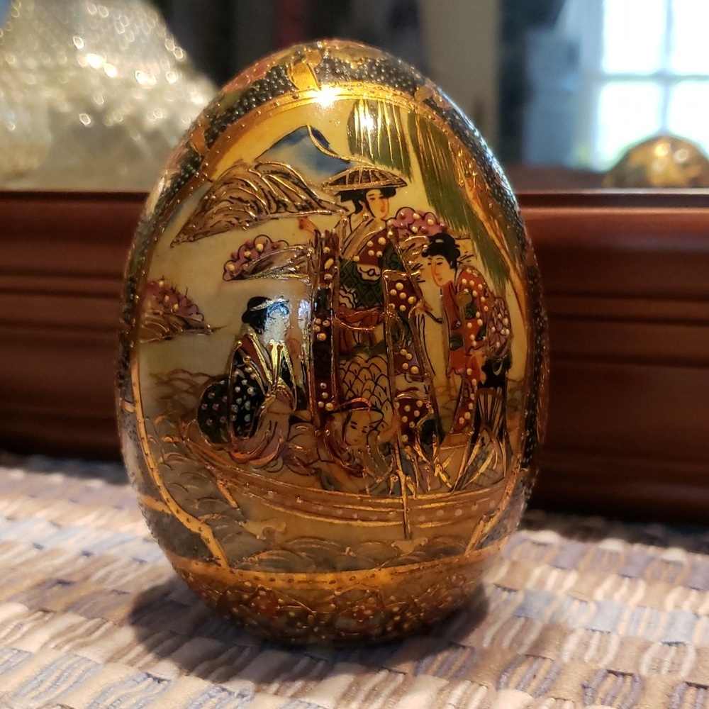 Royal Satsuma 4in Chinese home decor egg